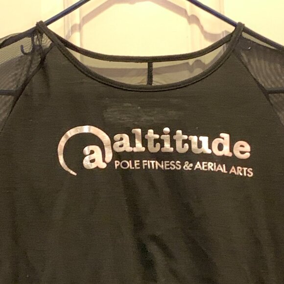 🙌 2/$55 Altitude Pole Fitness & Aerial Arts Logo Open Back Mesh Active Top SM - Picture 1 of 8